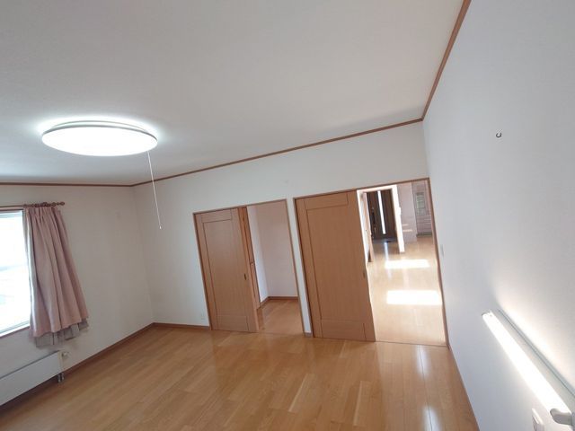 2LDK House with Basement & Elevator for Sale in Obihiro, Hokkaido - Thumbnail 4