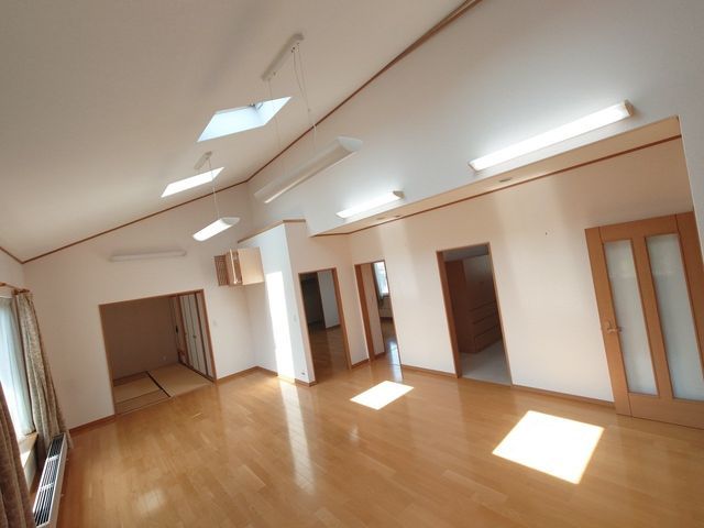 2LDK House with Basement & Elevator for Sale in Obihiro, Hokkaido - Thumbnail 3