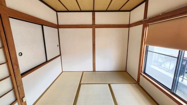 Renovated 3DK Wooden House for Sale in Daito City, Osaka - Thumbnail 2