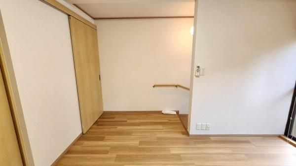 Renovated 3DK Wooden House for Sale in Daito City, Osaka - Thumbnail 4