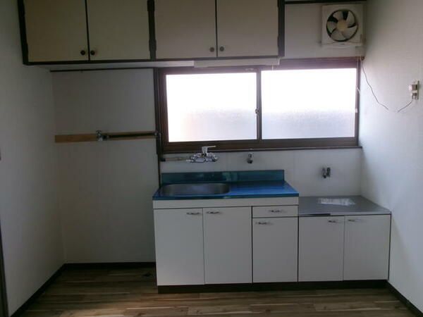 3K House for Rent in Mimata-cho, Miyazaki - 46.06m² - Thumbnail 4