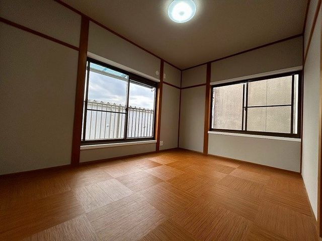 Renovated 4SLDK House for Sale in Yawata, Kyoto - Thumbnail 3