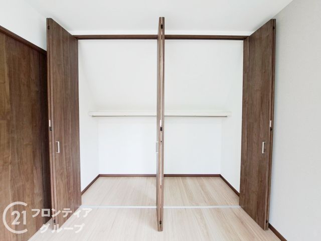 4LDK Detached House for Sale in Higashiosaka, Osaka - Thumbnail 3