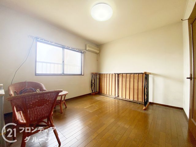 4LDK Family Home for Sale in Neyagawa City, Osaka - Thumbnail 3