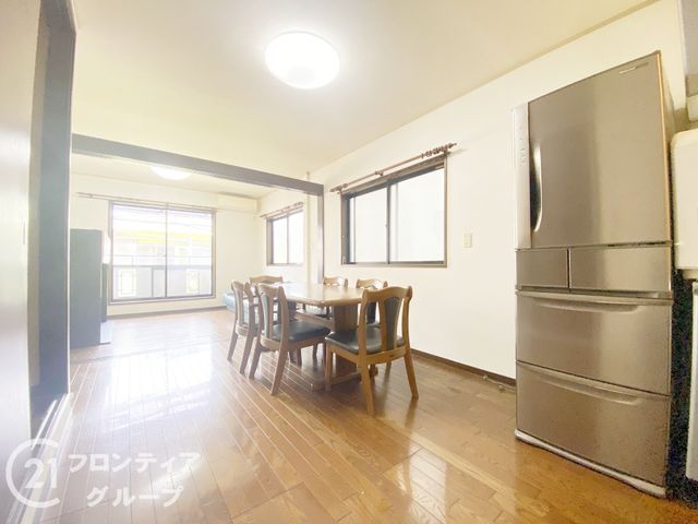 4LDK Family Home for Sale in Neyagawa City, Osaka - Thumbnail 2