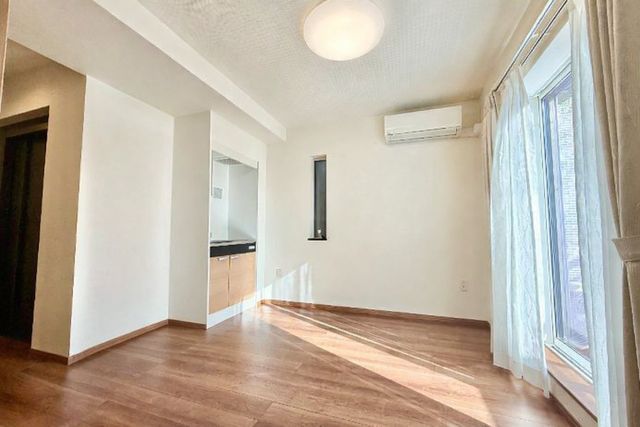 Modern 4SLDK Reinforced Concrete House in Tezukayama, Osaka - Thumbnail 2