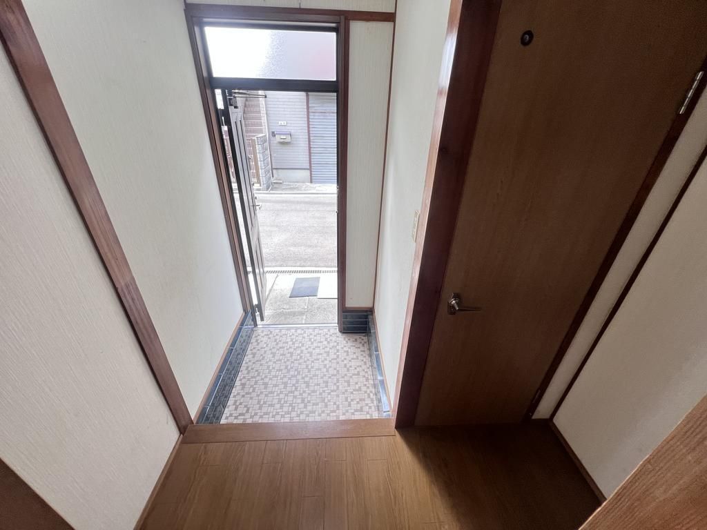 2LDK Wooden House for Sale in Yao, Osaka - Move-in Ready - Thumbnail 3