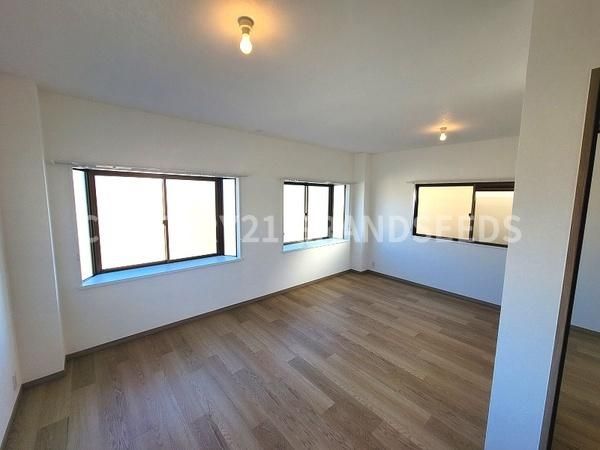 4LDK Renovated House in Takatsuki, Osaka - 129.10 sqm - Thumbnail 3