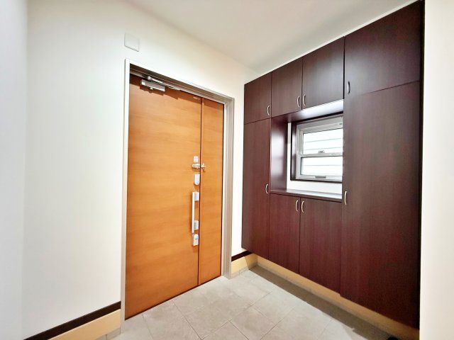 4LDK Detached House for Sale in Himeji, Hyogo - 8 Min Walk to Station - Thumbnail 2