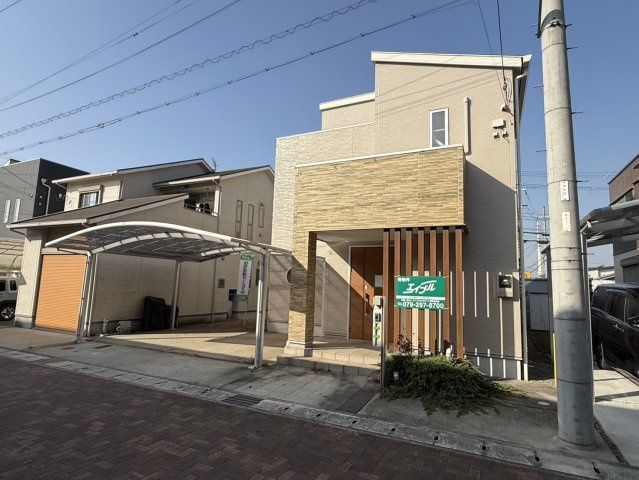 4LDK Detached House for Sale in Himeji, Hyogo - 8 Min Walk to Station - Image 1