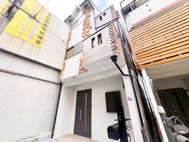 Renovated 4SLDK House for Sale in Osaka Fukushima Ward - Thumbnail 3
