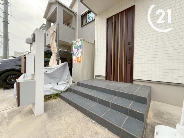 Modern 4LDK House for Sale in Taisho Ward, Osaka - Thumbnail 2