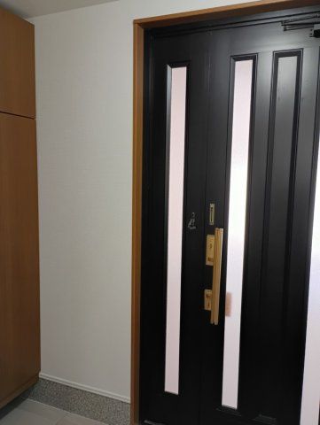 Renovated 2LDK Detached House for Sale in Shijonawate, Osaka - Thumbnail 2