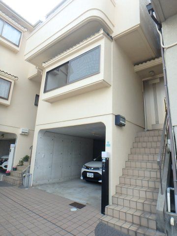 Koshien 2-bancho Terrace House for Sale in Nishinomiya, Hyogo - Thumbnail 3