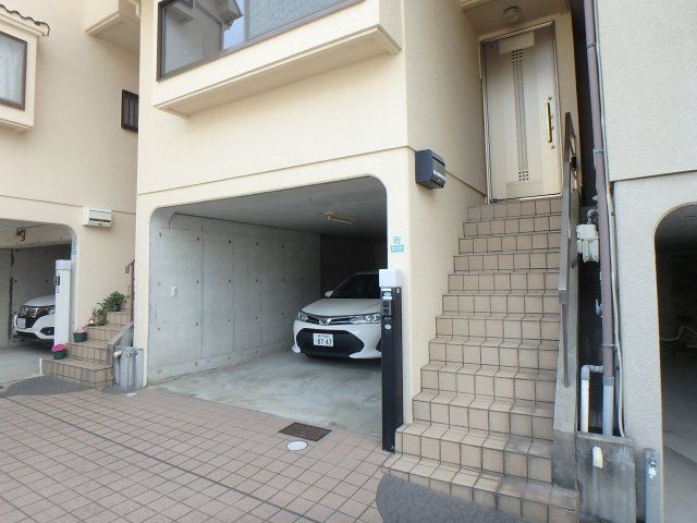 Koshien 2-bancho Terrace House for Sale in Nishinomiya, Hyogo - Thumbnail 2