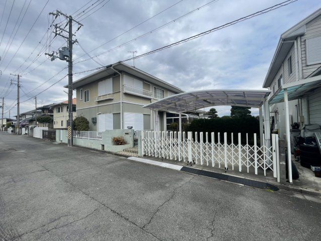 5LDK House for Sale in Wakayama City with Large Garden - Thumbnail 2