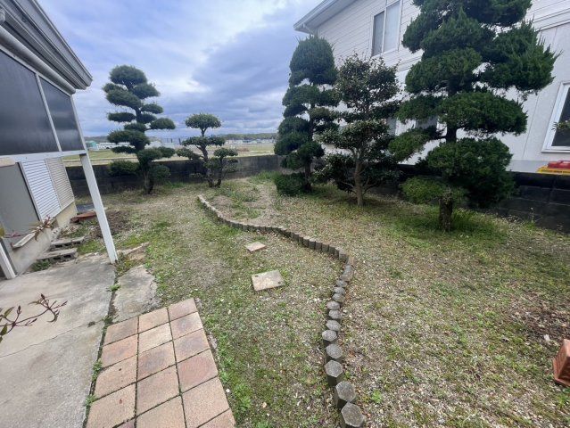 5LDK House for Sale in Wakayama City with Large Garden - Thumbnail 3