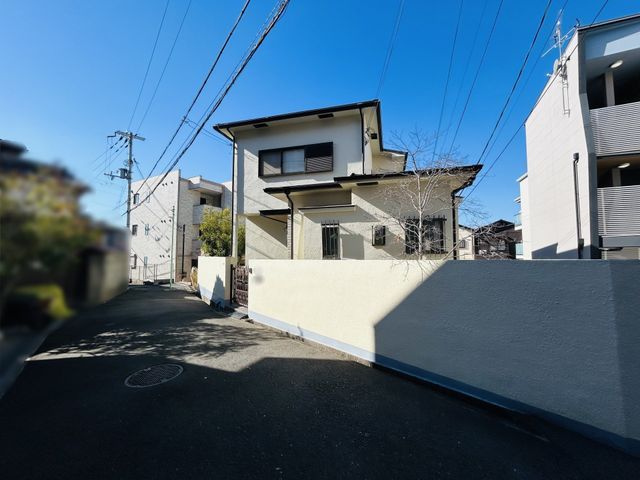 7LDK Detached House for Sale Near Sone Station, Toyonaka - Thumbnail 2