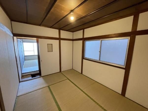 1975 2LDK House for Sale in Daito City, Osaka - Thumbnail 2