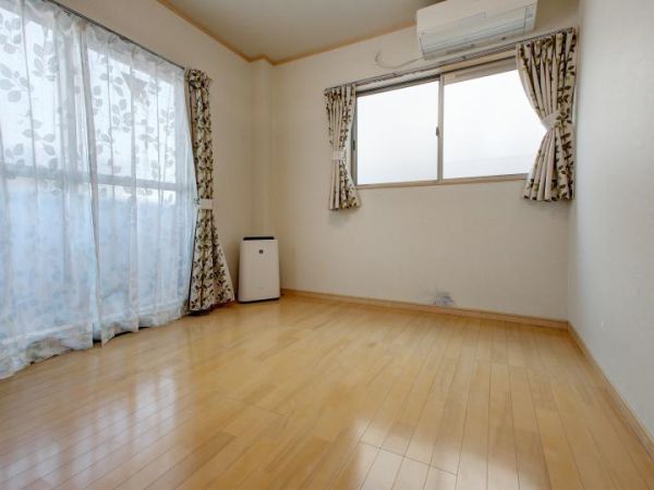 Renovated 3SLDK Steel House Near Yata Station, Osaka - Thumbnail 4