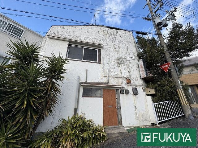 Corner House with Shop Space for Sale in Kobe's Nada Ward - Image 1