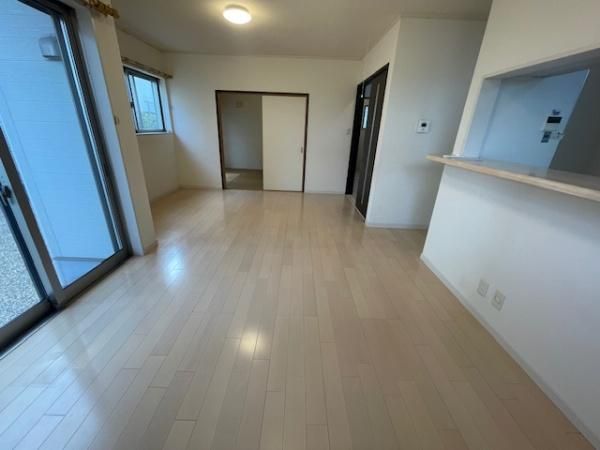 4LDK Detached House for Sale in Shijonawate, Osaka - Thumbnail 2