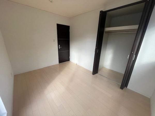 4LDK Detached House for Sale in Shijonawate, Osaka - Thumbnail 3