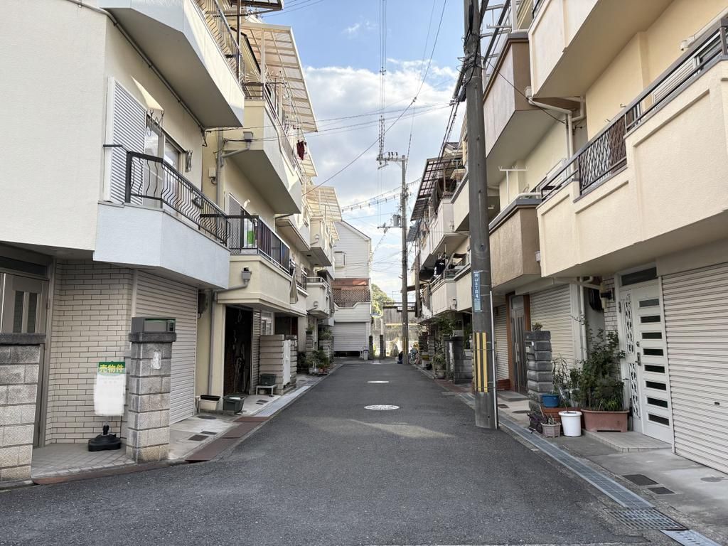 Renovated 5LDK Corner Lot House in Shijonawate, Osaka - Thumbnail 2