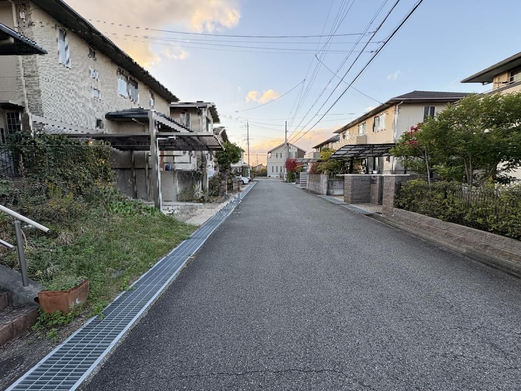 4LDK Family House for Sale in Fujiwaradai, Kobe - Thumbnail 2