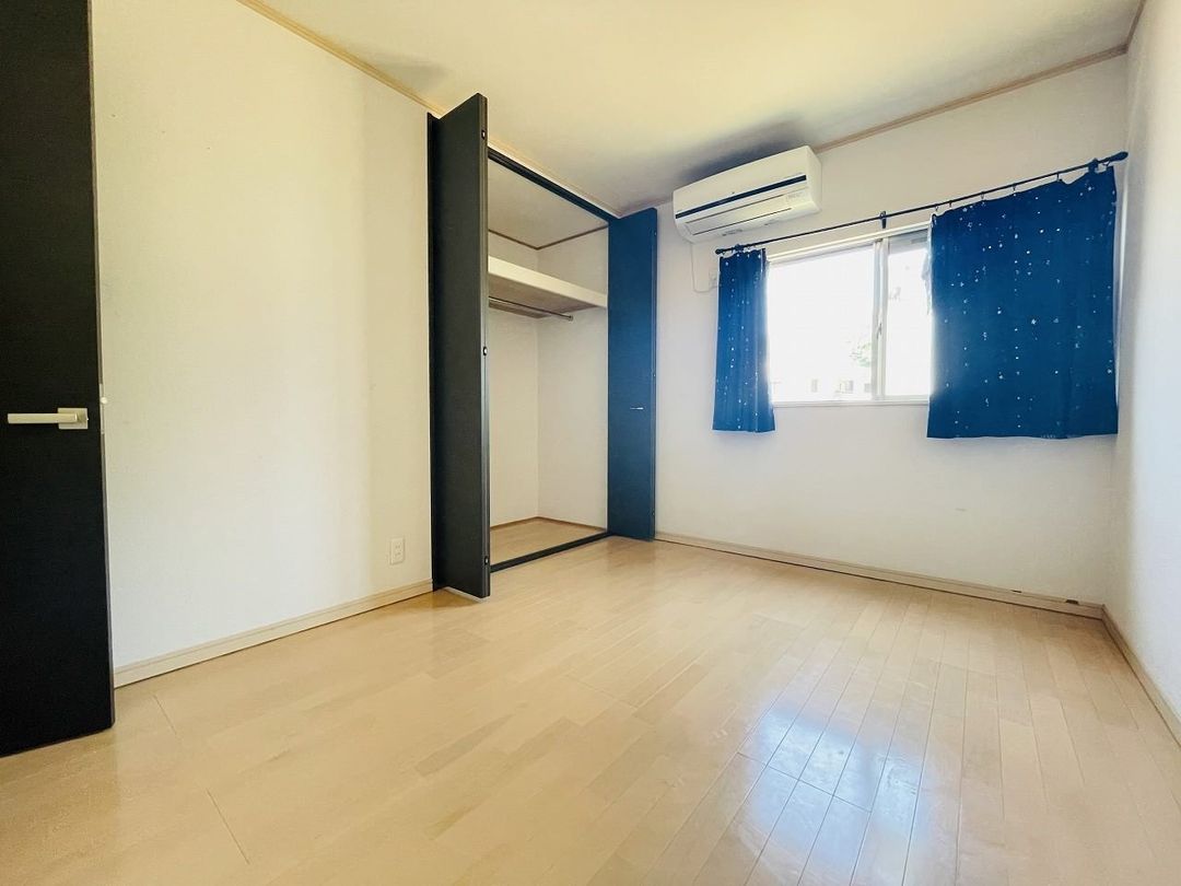 4LDK Detached House for Sale in Taishi Town, Osaka - Thumbnail 2
