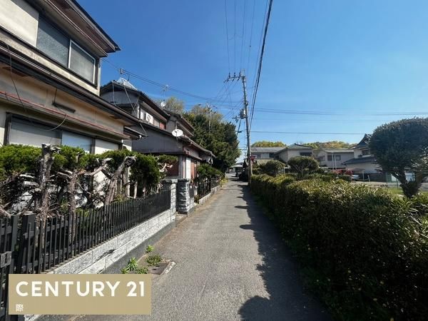 4DK Detached House for Sale in Wakayama City Near Hachimanmae Station - Thumbnail 2