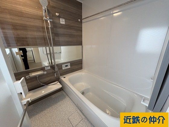 5LDK Detached House for Sale near Hotarugaike Station, Toyonaka - Thumbnail 2
