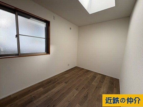 5LDK Detached House for Sale near Hotarugaike Station, Toyonaka - Image 1