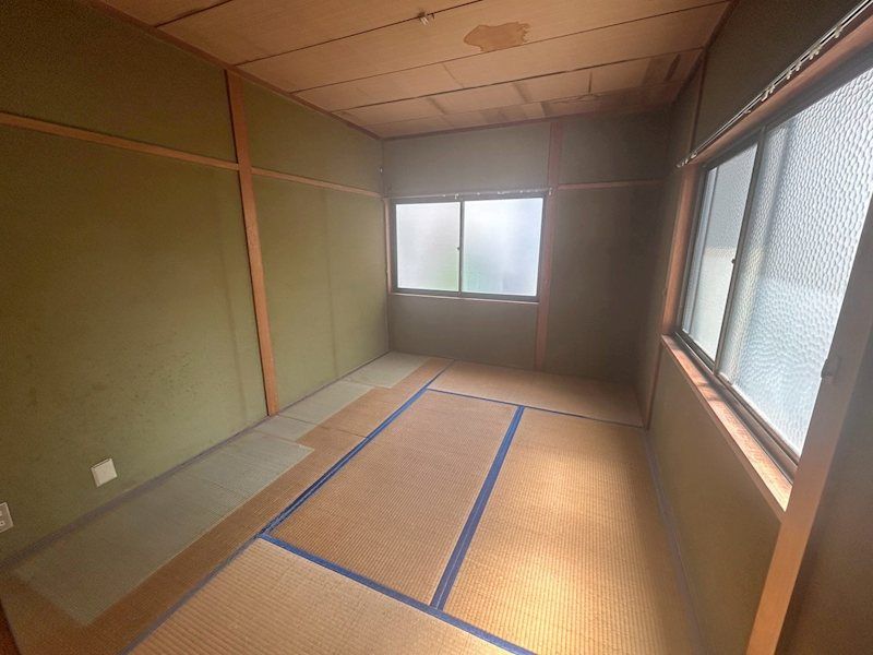 4LDK Detached House for Sale in Toyonaka, Osaka | Near Momoyamadai Station - Thumbnail 2