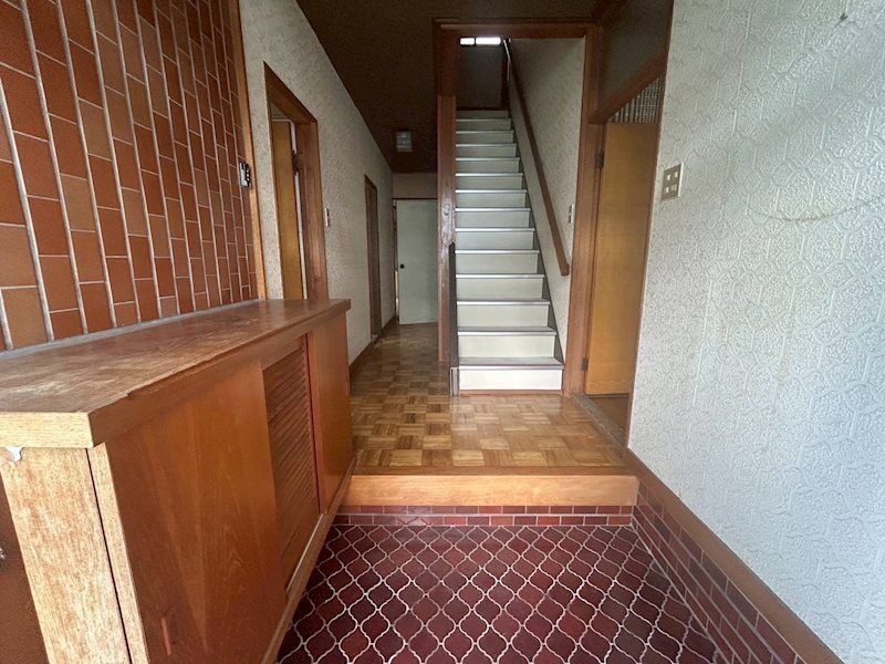 4LDK Detached House for Sale in Toyonaka, Osaka | Near Momoyamadai Station - Thumbnail 3