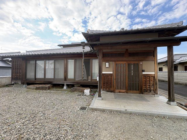7LDK Traditional House for Sale in Sakurai, Nara - 299m² - Thumbnail 2