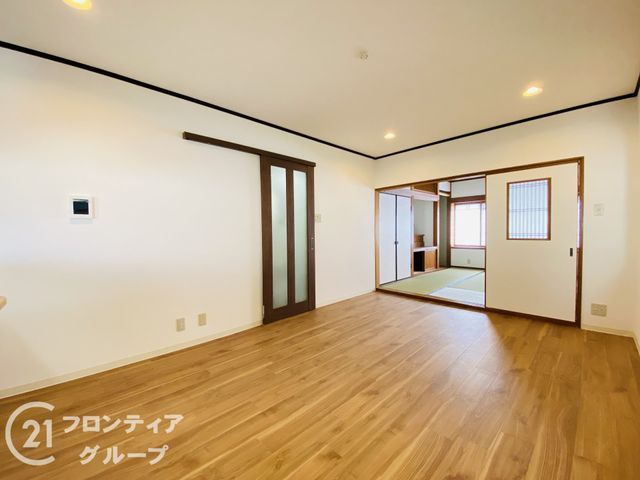 4LDK House for Sale in Kadoma City, Osaka - 129 sqm - Thumbnail 2