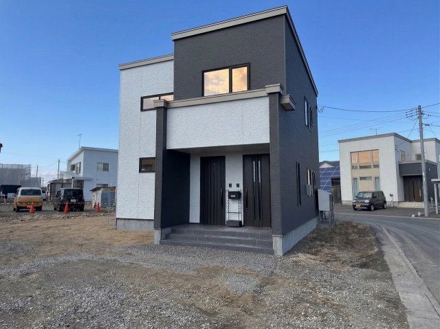 5LDK Two-Generation House for Sale in Tomakomai, Hokkaido - Thumbnail 3