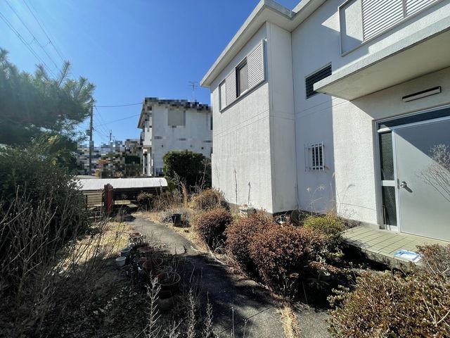 4-Bedroom House with Large Garden in Kawachinagano, Osaka - Thumbnail 2