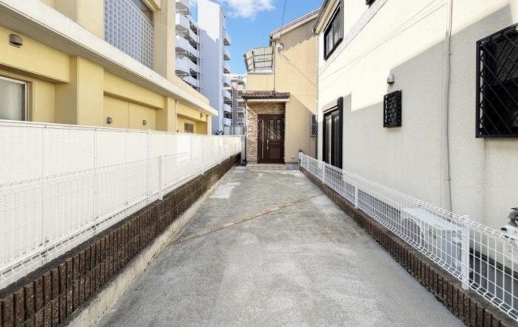 Renovated 4LDK House for Sale in Amagasaki, Hyogo - Thumbnail 2