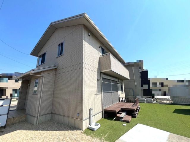 4LDK Detached House in Suzuka with Solar Power and Corner Lot - Thumbnail 2
