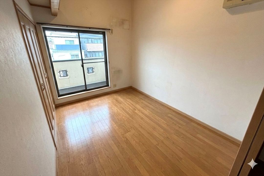 3LDK Detached House for Sale in Suita, Osaka - 2 Min Walk to Station - Thumbnail 3
