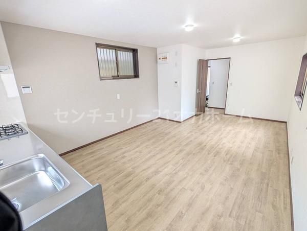 5LDK House for Sale in Moriguchi, Osaka - 120 sqm - Thumbnail 2