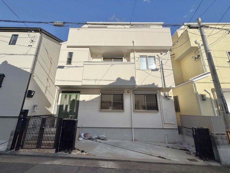 4LDK Detached House for Sale in Kobe Hyogo Ward - Image 1