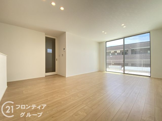 New 3LDK House in Himeji with 2 Parking Spaces | Modern Design - Thumbnail 2
