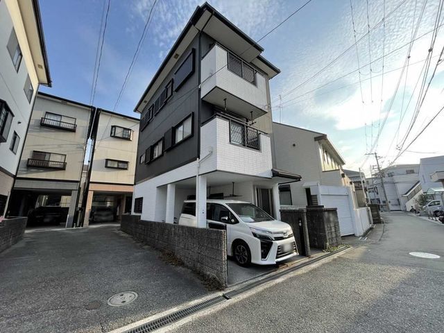Renovated 4LDK Steel House near Toyonaka Station, Osaka - Thumbnail 2