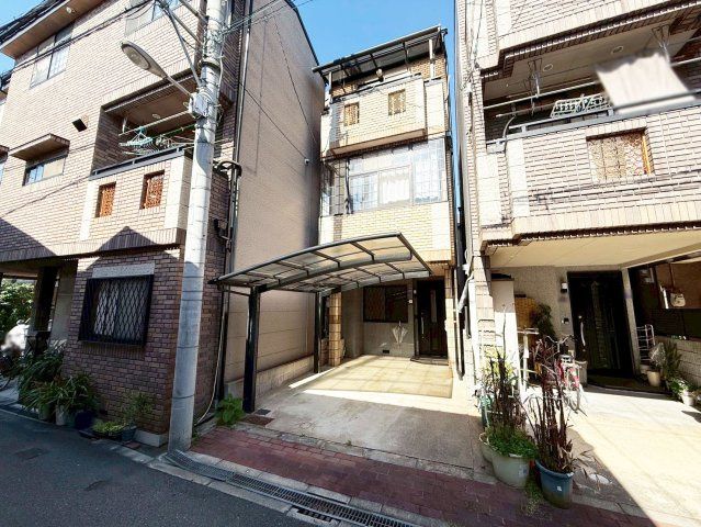 4SLDK House for Sale in Fukushima-ku, Osaka - Thumbnail 2