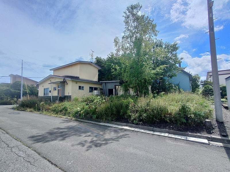 Land with Old Houses for Sale in Quiet Furano, Hokkaido - Thumbnail 4
