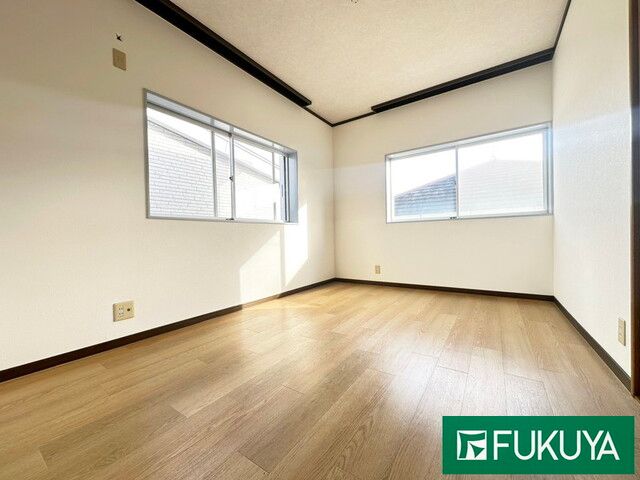 Renovated 4SLDK Steel-Frame House with Garage in Sakai, Osaka - Thumbnail 3
