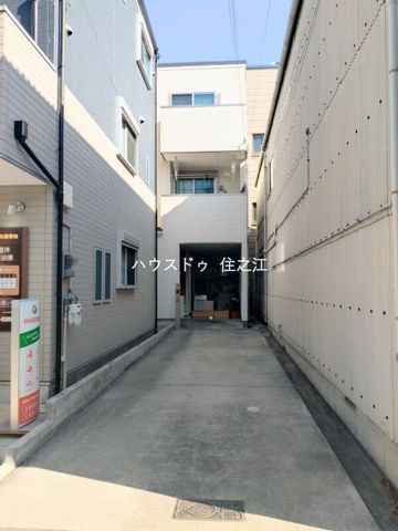 Modern 3LDK House for Sale in Sumiyoshi, Osaka - Built 2016 - Thumbnail 2